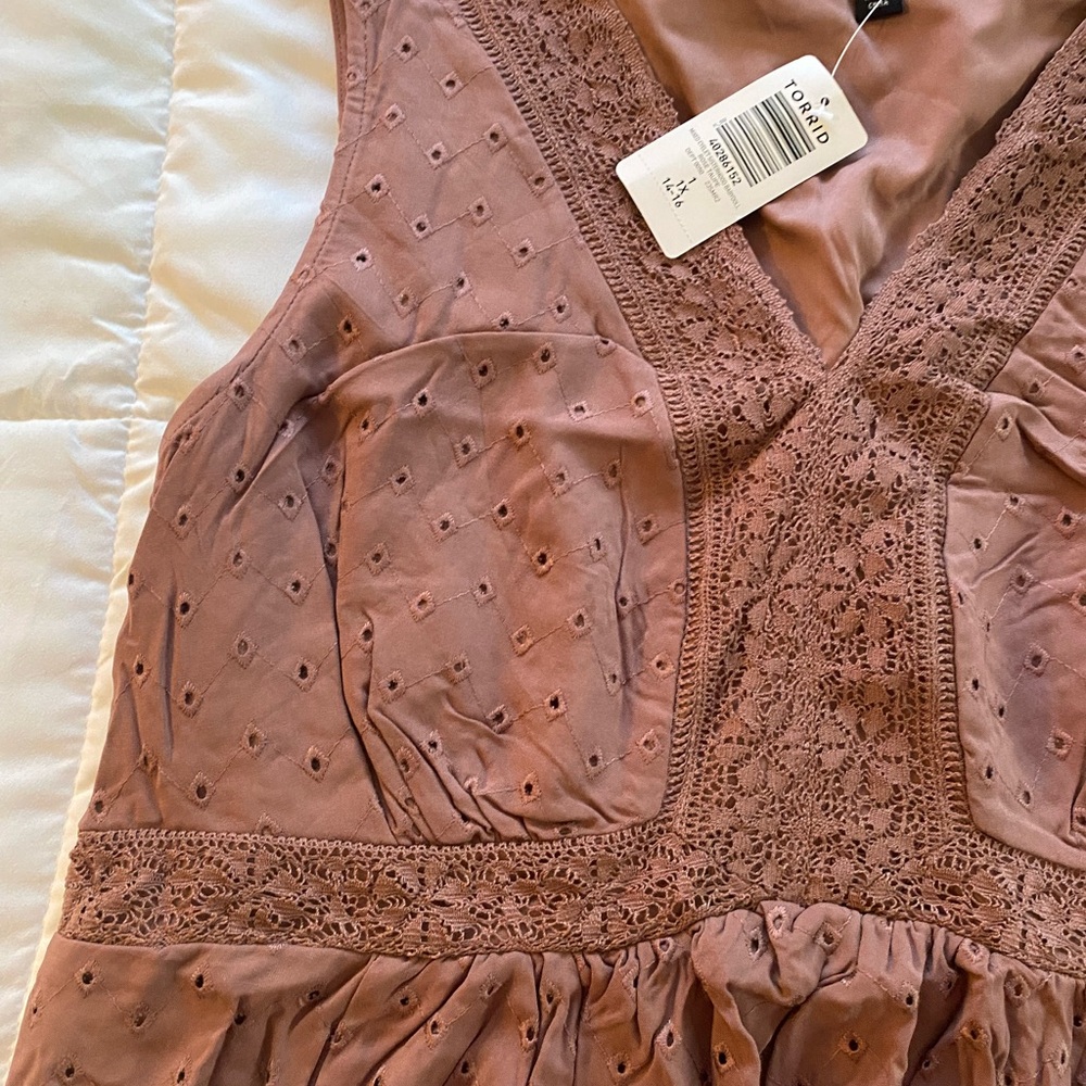 NWT Torrid Mixed Eyelet Sisterhood Baby doll Size 1 Rose Taupe - Picture 9 of 11